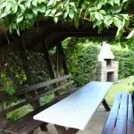 Rehbank mit feststehendem Grill