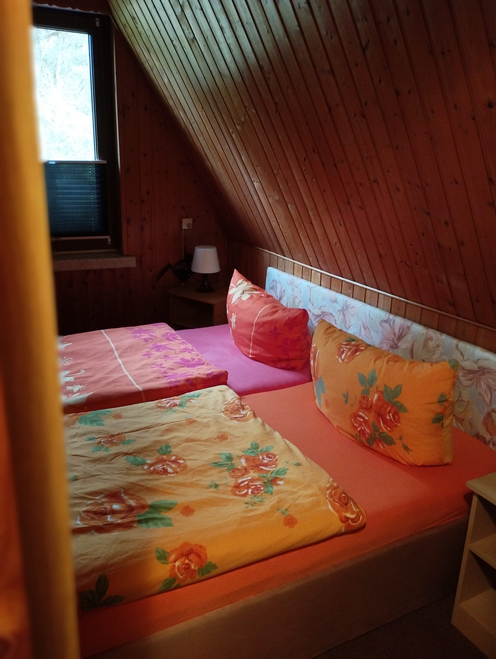 Schlafzimmer mit Doppelbett